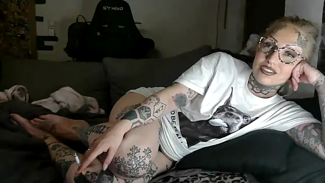 RoxxyInk online show from April 20, 10:44 pm
