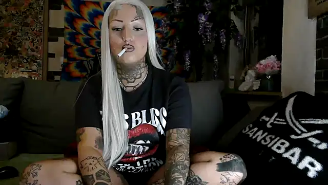 Snapshot of RoxxyInk chatting on September 22, 9:32 pm RoxxyInk online show from September 22, 9:32 pm