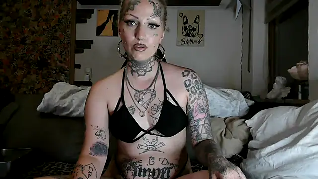 RoxxyInk online show from June 24, 10:18 pm
