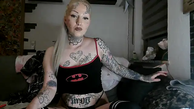 RoxxyInk online show from April 7, 10:11 pm