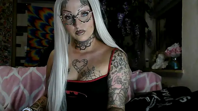 RoxxyInk online show from October 20, 9:26 pm