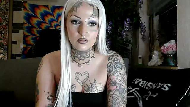 Snapshot of RoxxyInk chatting on September 10, 7:29 am RoxxyInk online show from September 10, 7:29 am