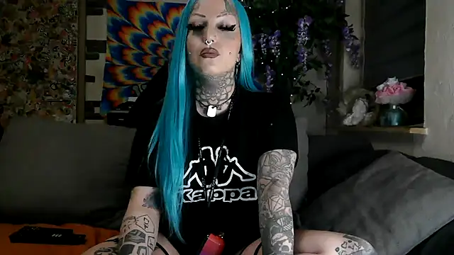 Snapshot of RoxxyInk chatting on March 11, 12:00 am RoxxyInk online show from March 11, 12:00 am