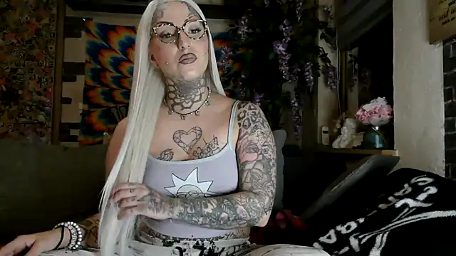 Snapshot of RoxxyInk chatting on September 28, 10:17 pm RoxxyInk online show from September 28, 10:17 pm