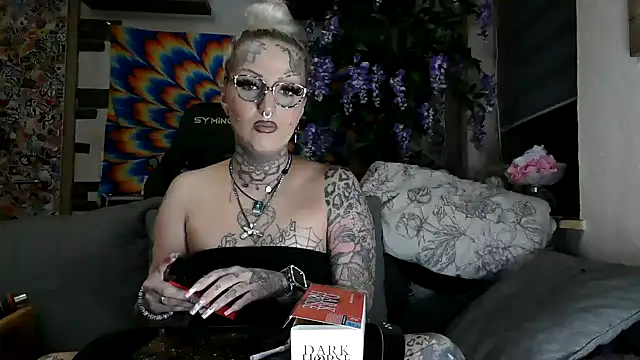Snapshot of RoxxyInk chatting on February 26, 1:57 am RoxxyInk online show from February 26, 1:57 am