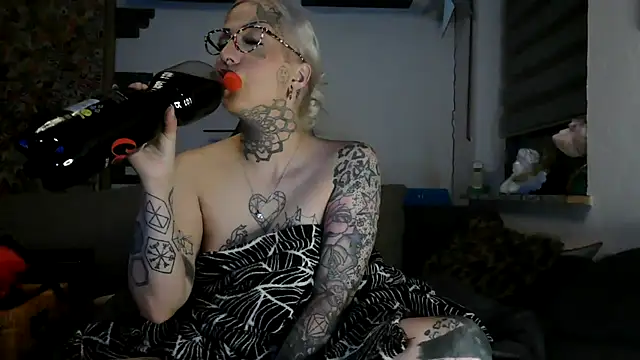 RoxxyInk online show from April 13, 10:03 pm