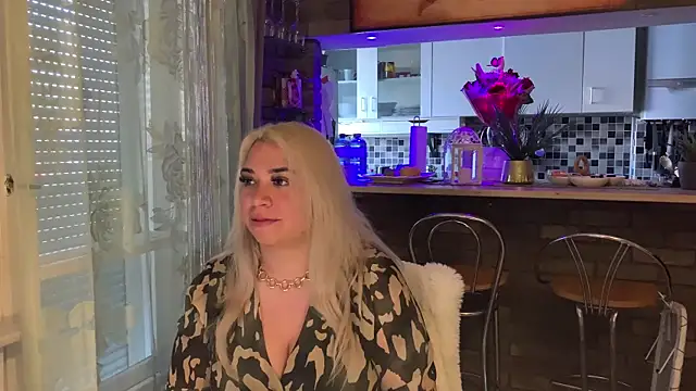 Snapshot of Monageil chatting on March 10, 1:10 pm Monageil online show from March 10, 1:10 pm