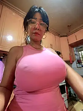 Snapshot of sweetieme chatting on September 21, 1:11 am sweetieme online show from September 21, 1:11 am