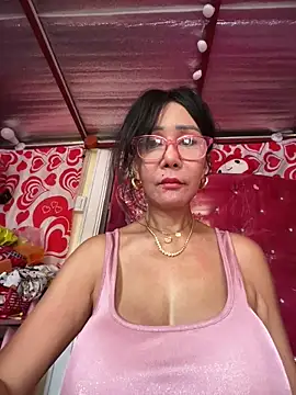 Snapshot of sweetieme chatting on June 6, 2:06 am sweetieme online show from June 6, 2:06 am