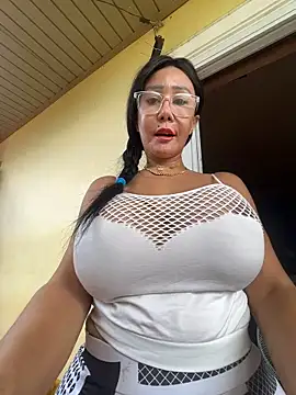Snapshot of sweetieme chatting on June 29, 3:13 am sweetieme online show from June 29, 3:13 am