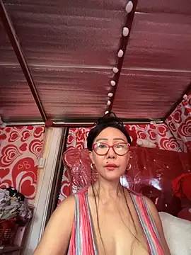 Snapshot of sweetieme chatting on December 5, 1:05 am sweetieme online show from December 5, 1:05 am