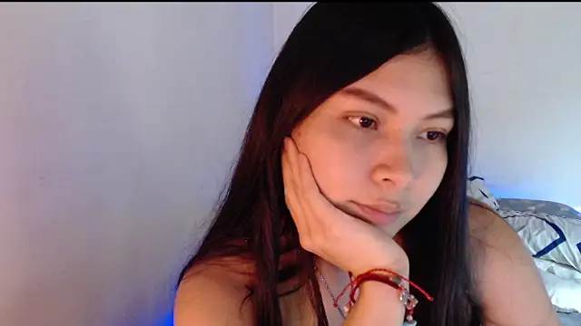 Snapshot of evolet01 chatting on October 6, 8:42 pm evolet01 online show from October 6, 8:42 pm