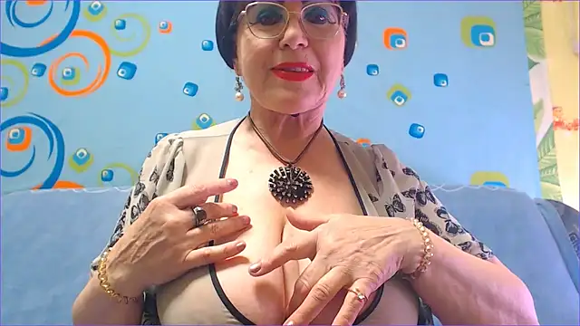 NaughtyMOM4uX online show from September 28, 8:54 am