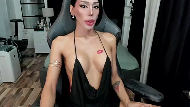 Forever MissCandace online show from April 17, 2:31 pm