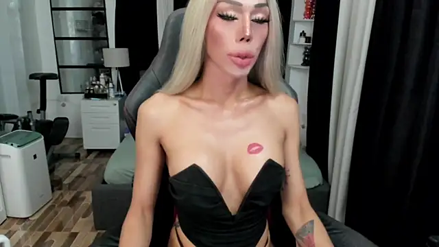 Forever MissCandace online show from April 29, 6:58 pm