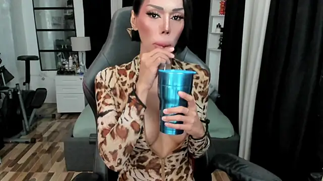 Forever MissCandace online show from May 10, 3:32 am