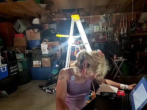 sissyvee online show from May 13, 11:56 pm