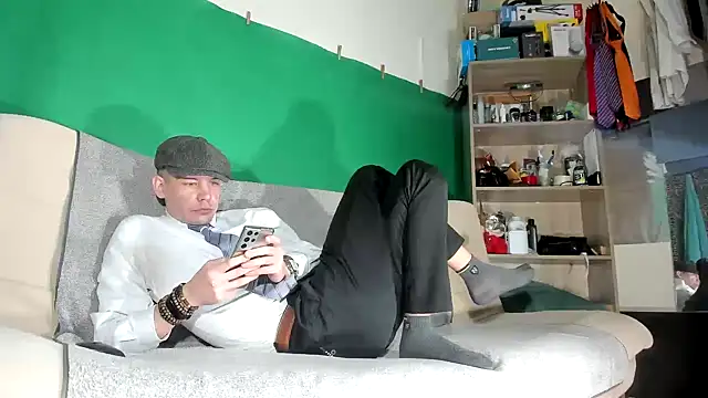 viraglaci18xh online show from March 6, 3:40 pm