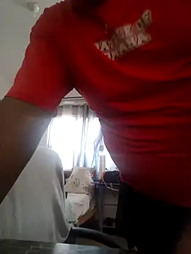 Snapshot of juliopantoja chatting on May 25, 10:41 pm juliopantoja online show from May 25, 10:41 pm