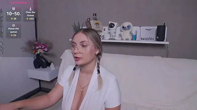 DakotaMae online show from November 21, 4:17 pm