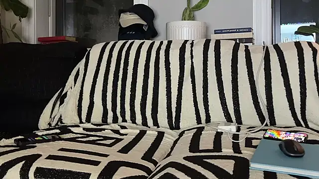 bestofdoseswirls online show from March 22, 3:32 am