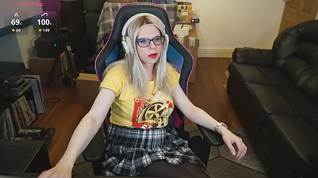 Snapshot of KelseyCobalt chatting on October 18, 8:44 pm KelseyCobalt online show from October 18, 8:44 pm