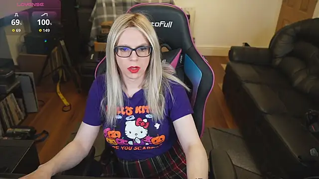 Snapshot of KelseyCobalt chatting on October 4, 8:43 pm KelseyCobalt online show from October 4, 8:43 pm