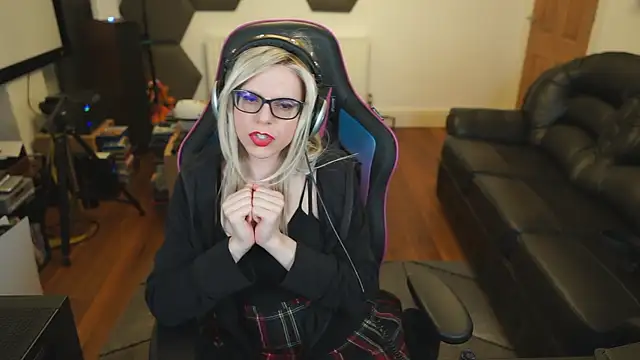 Snapshot of KelseyCobalt chatting on February 16, 9:49 pm KelseyCobalt online show from February 16, 9:49 pm