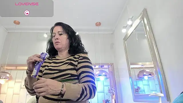 LADY HELLEN online show from March 3, 7:10 pm