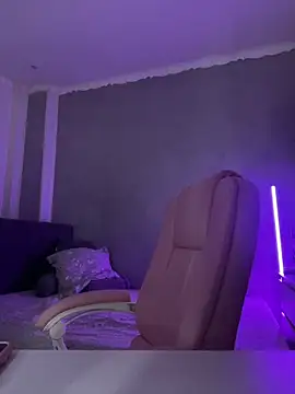  MelinaCurves  online show from May 18, 10:25 pm