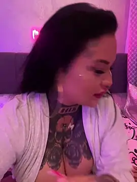 Snapshot of _MelinaCurves_ chatting on November 1, 11:53 pm MelinaCurves online show from November 1, 11:53 pm