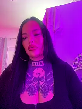 Snapshot of _MelinaCurves_ chatting on November 28, 10:21 pm MelinaCurves online show from November 28, 10:21 pm