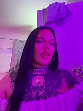 Snapshot of _MelinaCurves_ chatting on December 2, 11:17 pm MelinaCurves online show from December 2, 11:17 pm