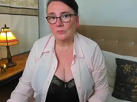 DorisDesire online show from November 13, 9:30 pm