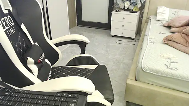 Snapshot of Hanako_love chatting on March 6, 4:28 pm Hanako love online show from March 6, 4:28 pm
