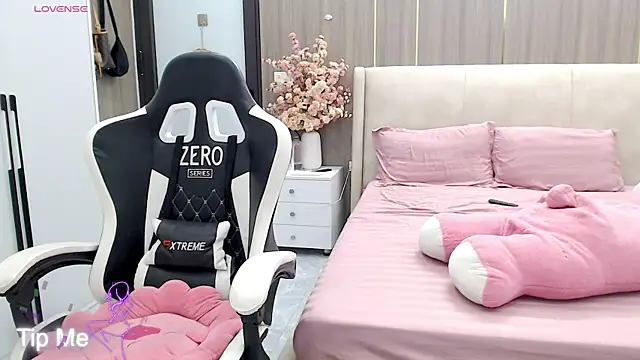 Snapshot of Hanako_love chatting on June 26, 12:27 am Hanako love online show from June 26, 12:27 am