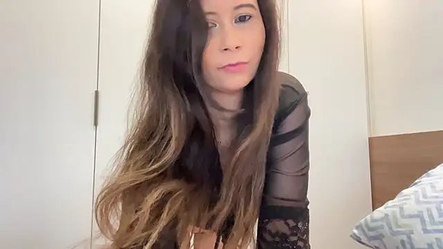 Leilacharlotte online show from July 6, 12:45 pm
