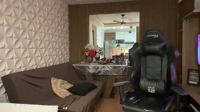 Leilacharlotte online show from April 10, 12:23 pm