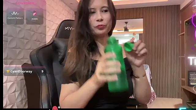 Leilacharlotte online show from February 15, 9:36 pm