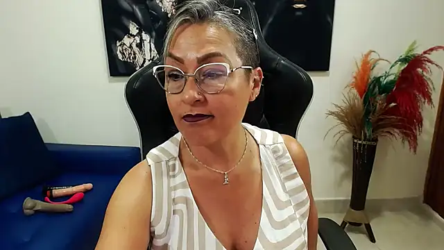 Tamara Luaren online show from July 27, 9:22 pm