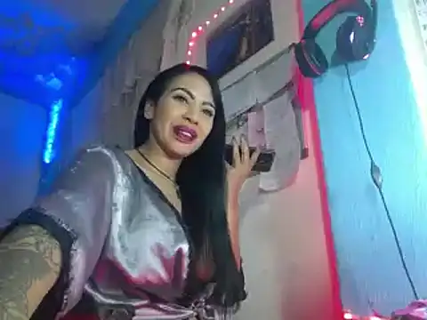 ERIKA-THEDOLL online show from December 6, 1:13 am