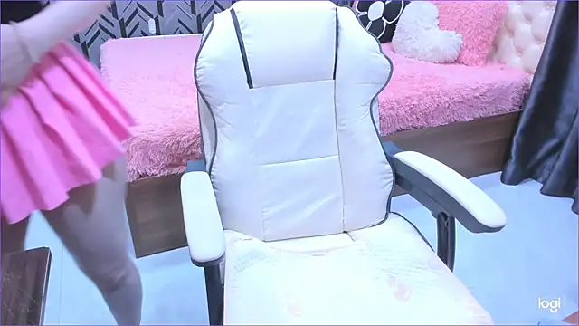 Snapshot of Toyota_Motor_Corporation chatting on October 21, 11:15 pm Toyota Motor Corporation online show from October 21, 11:15 pm