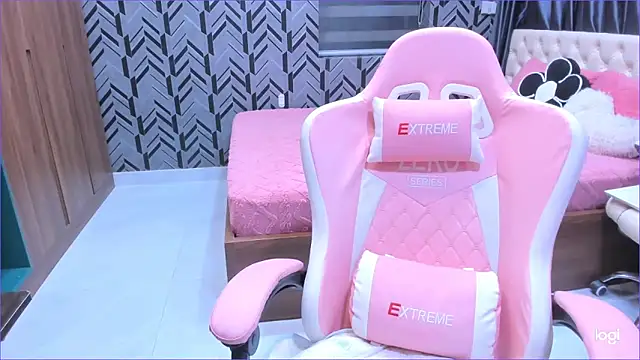 Snapshot of Toyota_Motor_Corporation chatting on March 1, 11:27 pm Toyota Motor Corporation online show from March 1, 11:27 pm