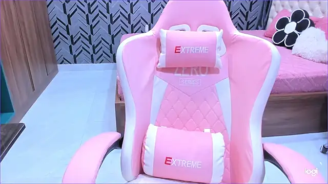 Snapshot of Toyota_Motor_Corporation chatting on February 10, 11:26 pm Toyota Motor Corporation online show from February 10, 11:26 pm