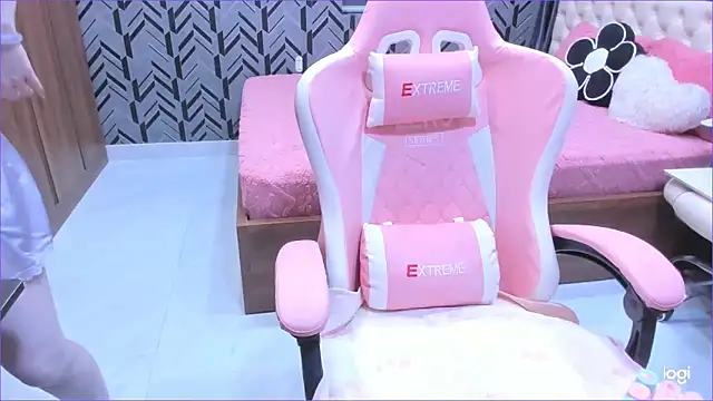 Snapshot of Toyota_Motor_Corporation chatting on March 2, 11:33 pm Toyota Motor Corporation online show from March 2, 11:33 pm