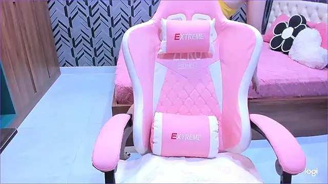 Snapshot of Toyota_Motor_Corporation chatting on February 4, 11:22 pm Toyota Motor Corporation online show from February 4, 11:22 pm