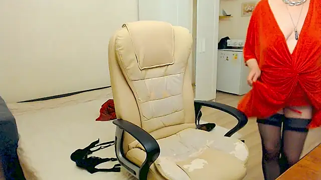 MomJaneSex online show from November 30, 9:15 pm