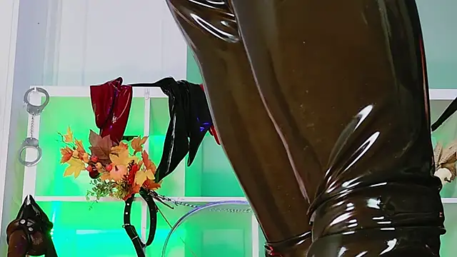 Ella  Kross online show from November 2, 4:23 pm