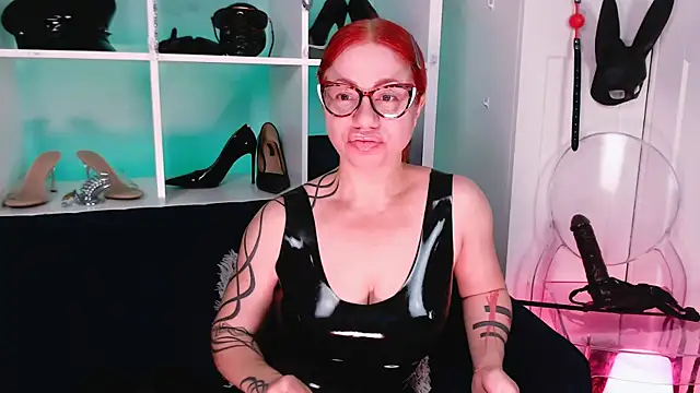 Snapshot of Ella__Kross chatting on March 15, 9:30 am Ella Kross online show from March 15, 9:30 am
