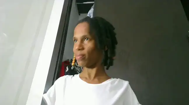 Snapshot of africa_deluxe chatting on February 20, 7:52 pm africa deluxe online show from February 20, 7:52 pm